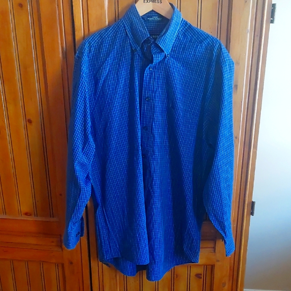 IZOD Men's Blue Checkered Shirt